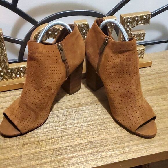Jessica Simpson Kymber Brown Suede Perforated Zip Up Ankle Booties Sz 9.5 - Picture 5 of 12